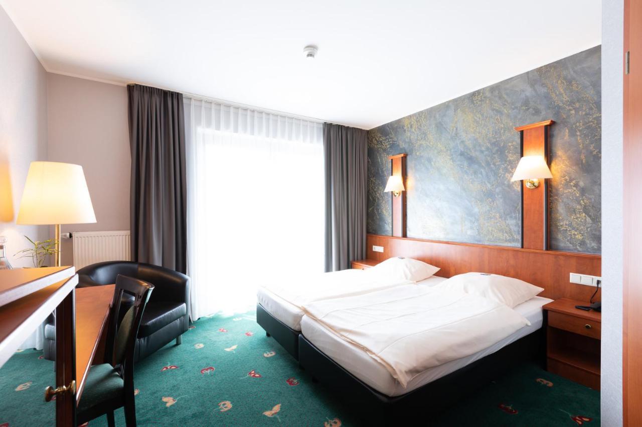 Hotel Freihof Hiddenhausen Екстериор снимка