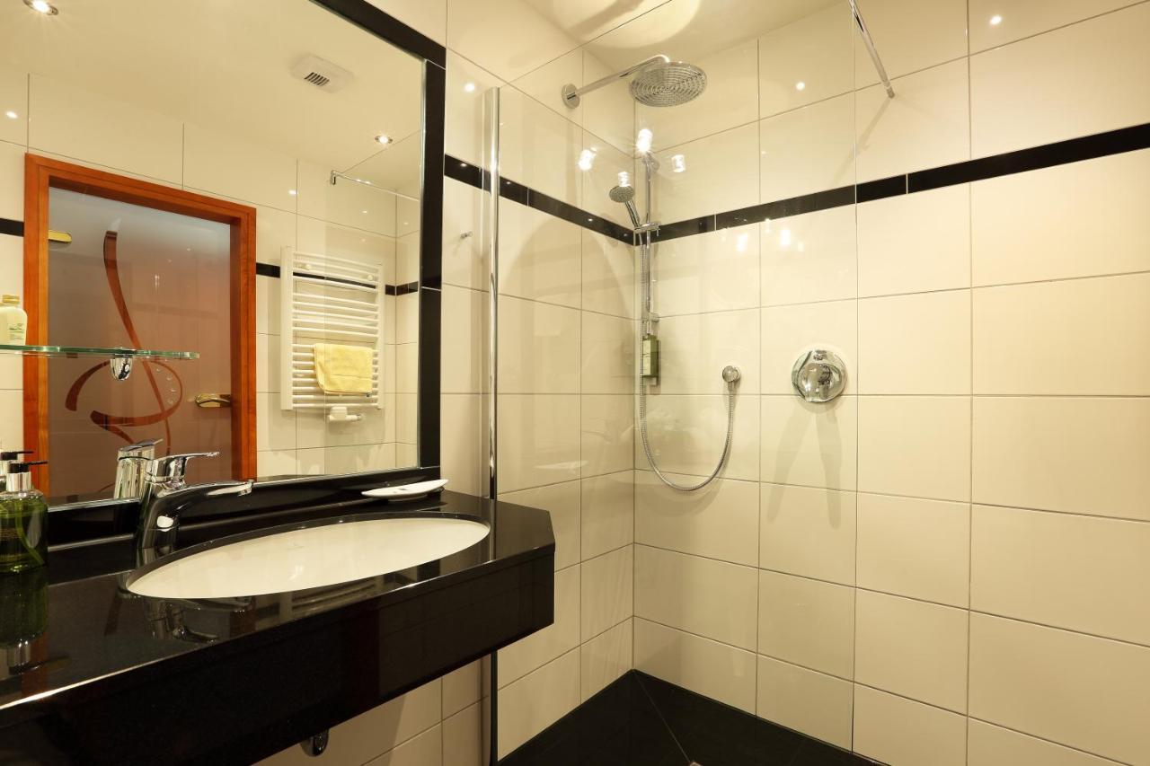 Hotel Freihof Hiddenhausen Екстериор снимка